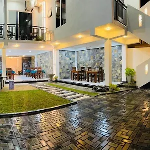 Funwhales Penzion Negombo