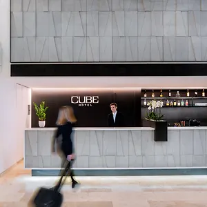Cube ホテル プラハ
