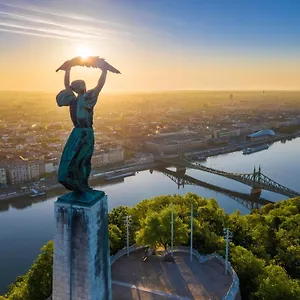 Kristal Gellert Hill Szálloda